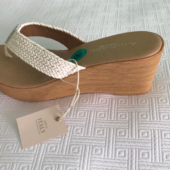 Sandals - Picture 3 of 4